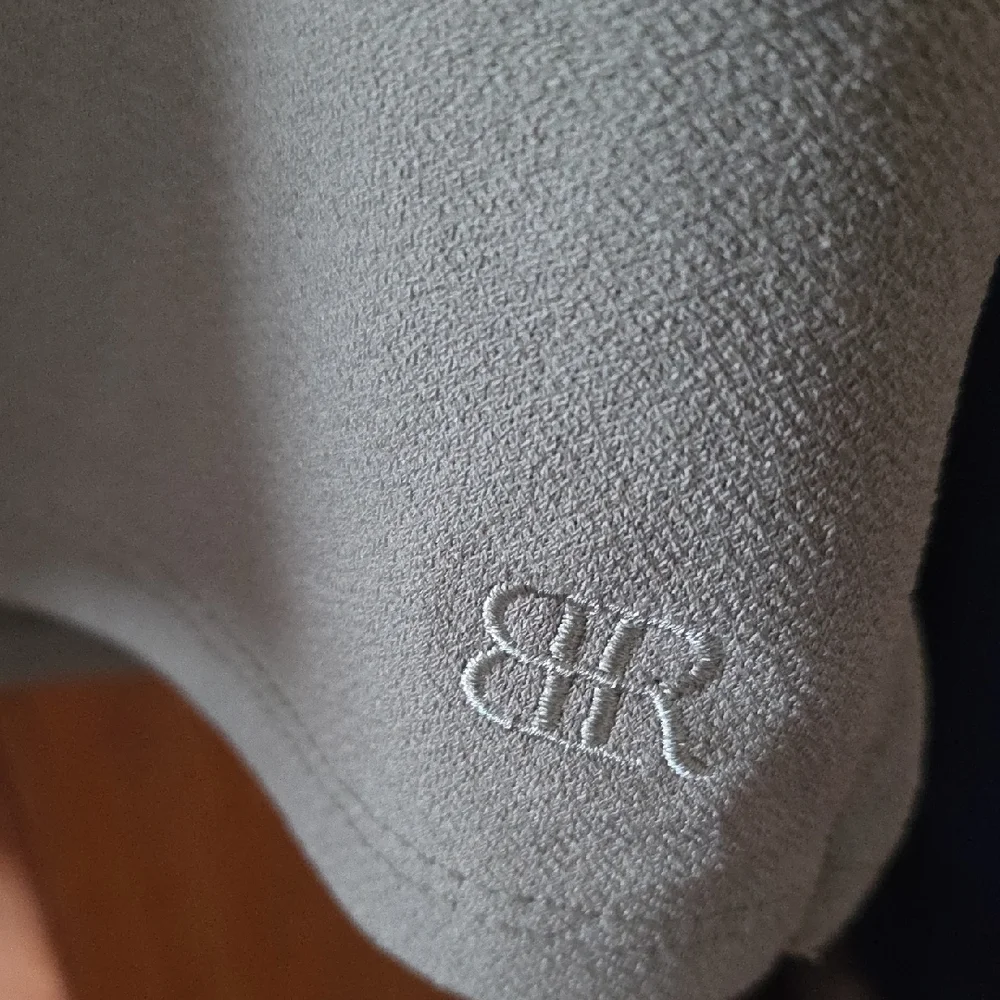 Banana Republic Olive V-Neck Blouse - Picture 3 of 5